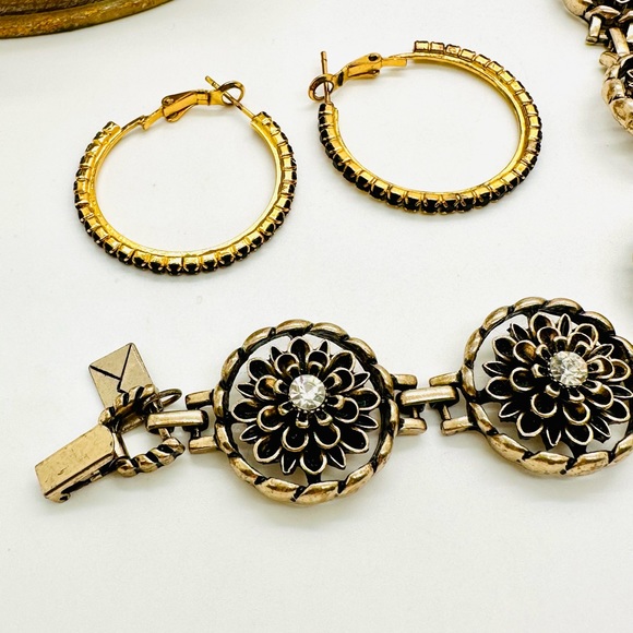 Vintage Rhinestone Flower Bracelet & Earrings - Picture 6 of 10